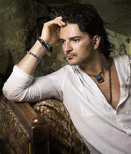 Cantautor guatemalteco Arjona llega a Argentina para 17 conciertos