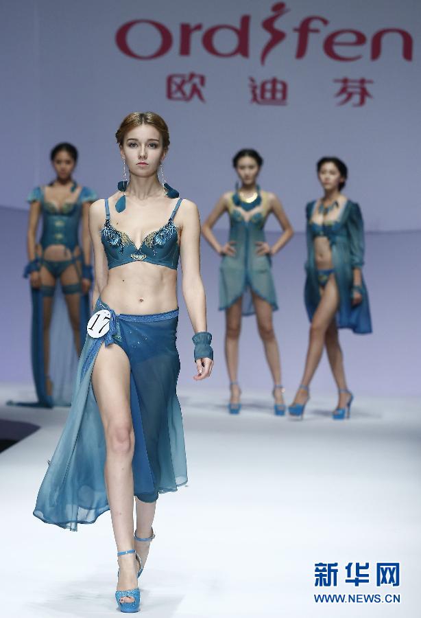 Se celebra concurso de dise?o de ropa interior en la Semana de la Moda Internacional de China