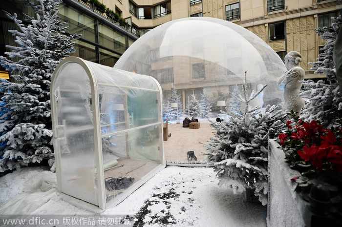 5.El Bar Burbuja en el Paris Hilton del Arco de Triunfo, a algunos les recuerda una bola de nieve, a otros... una burbuja de champán. El Bar Burbuja, de 16 metros de altura, es una colaboración creativa de la cadena Hilton, Champagne Taittinger y el modisto Jean-Hugues de Chatillon. [Foto / IC]