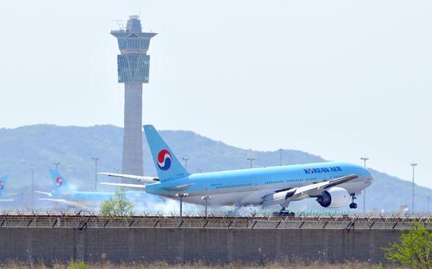 Paraliza el despegue de un avión porque no le gusta el aperitivo