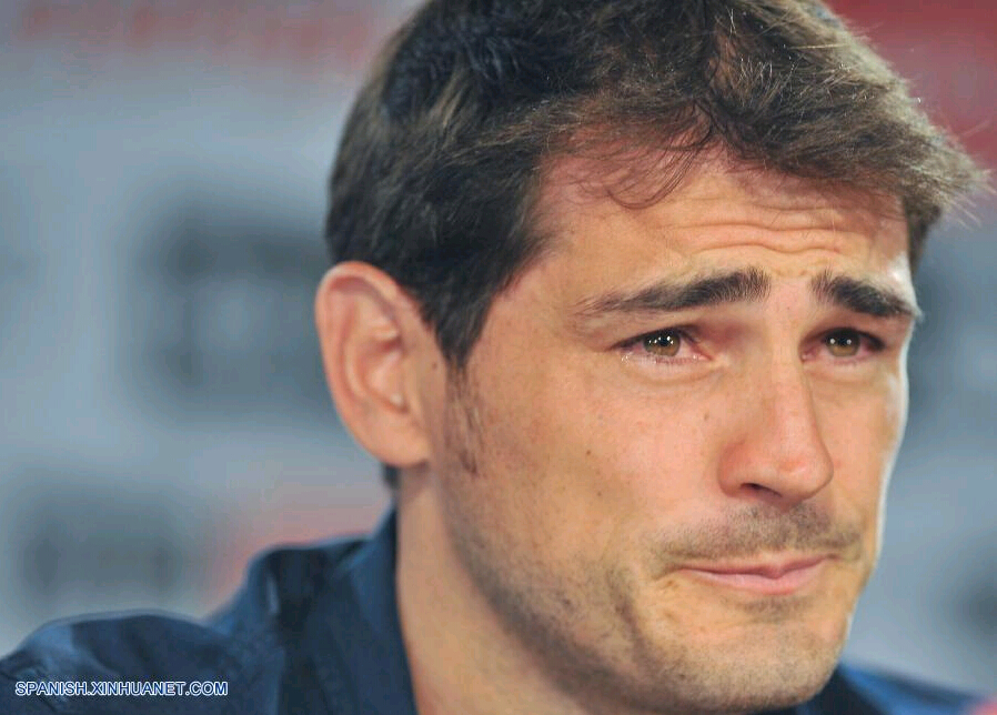 Iker Casillas se despide del Real Madrid entre lágrimas y aplausos