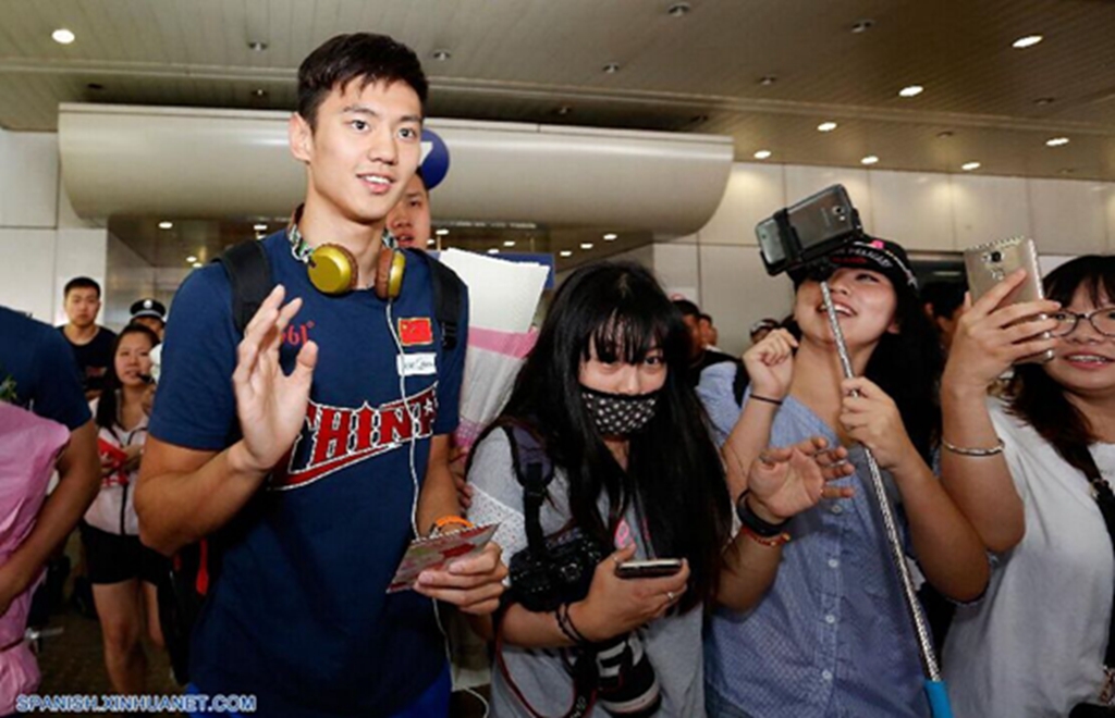 El equipo de natación de China regresa a Beijing