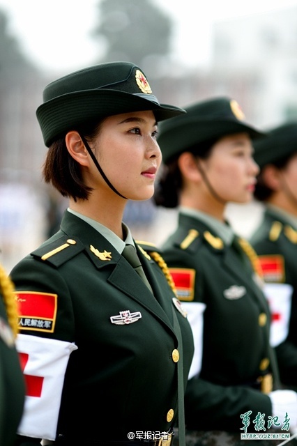 Fotos de soldados en el entrenamiento para el desfile militar