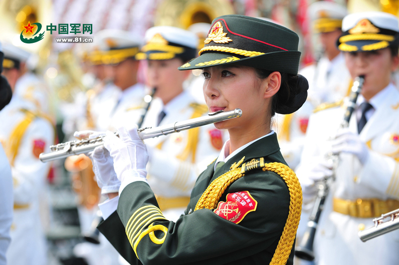 Fotos de soldados en el entrenamiento para el desfile militar