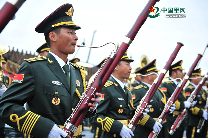 Fotos de soldados en el entrenamiento para el desfile militar