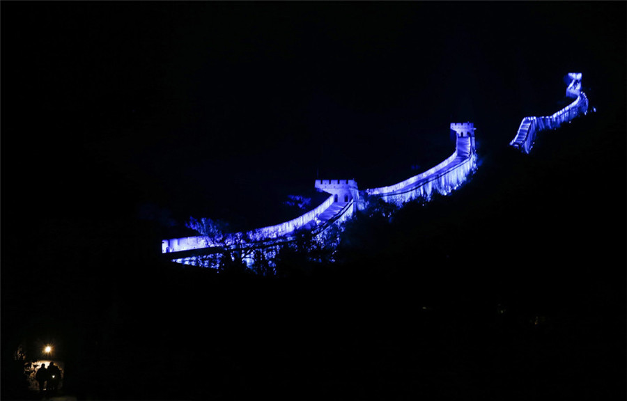 Gran Muralla conmemora con luces el 70° aniversario de la fundación de la ONU