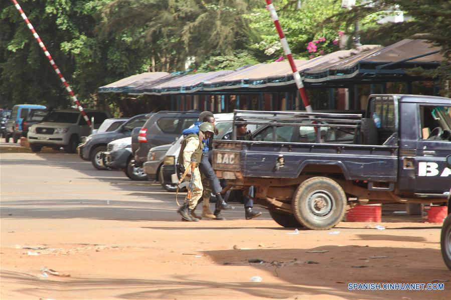 Mueren tres nacionales chinos en toma de rehenes en Mali