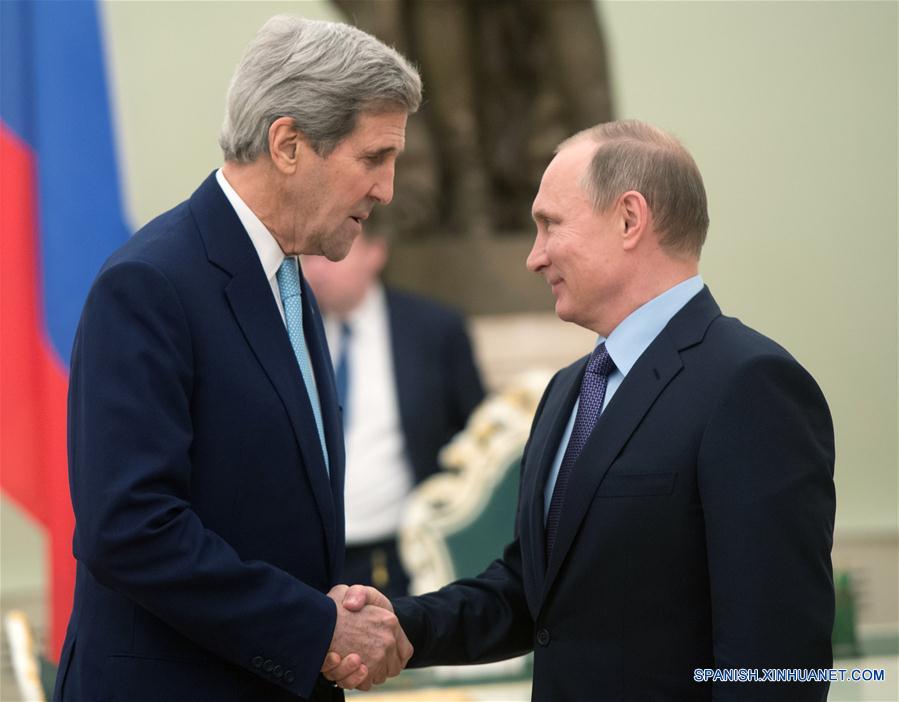 Putin y Kerry hablan de crisis siria en Moscú