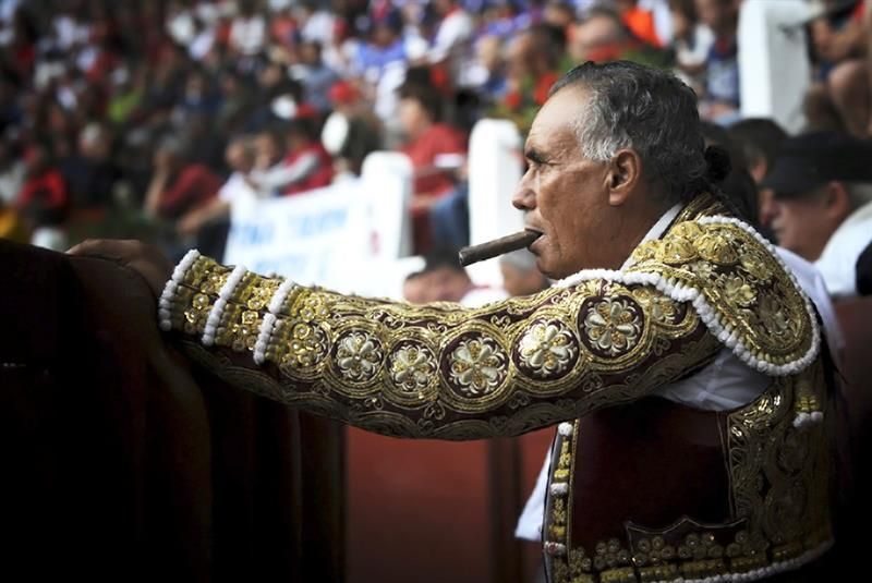 La vida del torero mexicano El Pana continúa en peligro