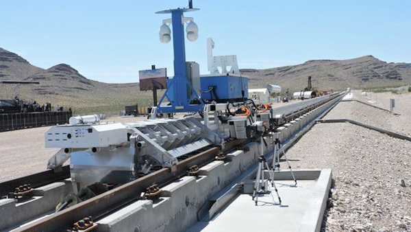 Hyperloop completa con éxito su primera prueba pública