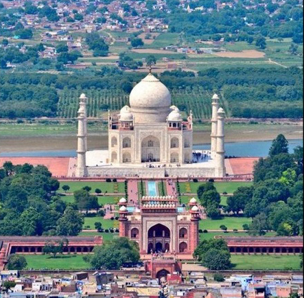 Los insectos amenazan al Taj Mahal