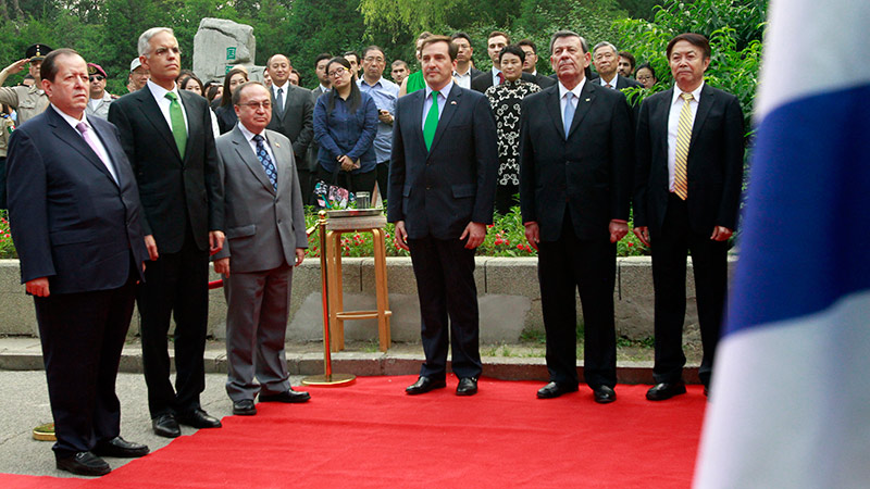 Develan en Beijing un busto de José Gervasio Artigas, héroe nacional de Uruguay 4