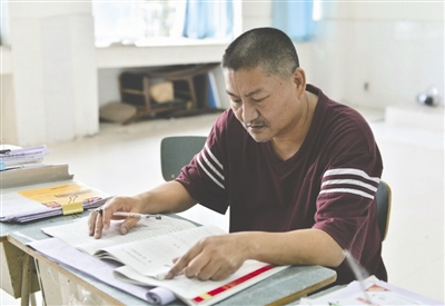 Liang Shi se prepara para el gaokao. (Foto/Chengdu Commercial Daily)