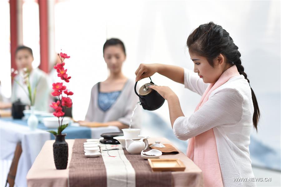 Celebran en Beijing concurso del arte del té  3