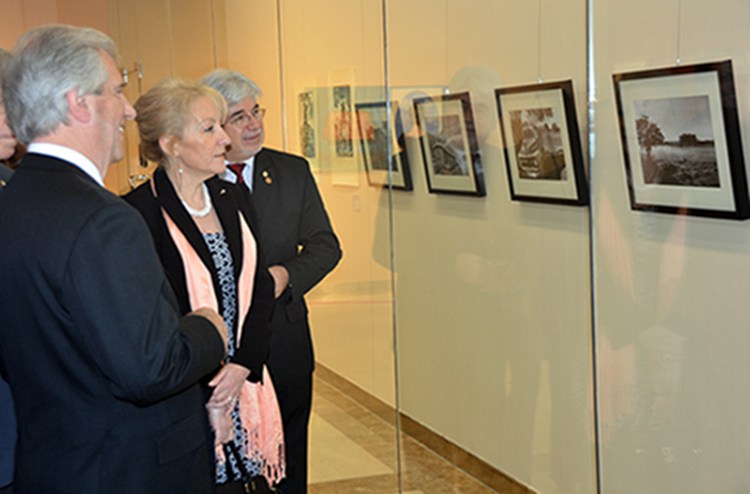 Presidente Tabaré Vázquez inaugura en Beijing exposición de arte contemporáneo 