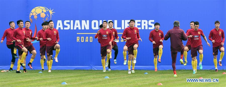 Lippi comienza los entrenamientos con la selección nacional de fútbol de China en Kunming