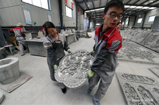 La antigua y delicada talla en piedra de estilo Linxia