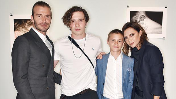 Brooklyn Beckham, objeto de burlas por su libro de fotografías