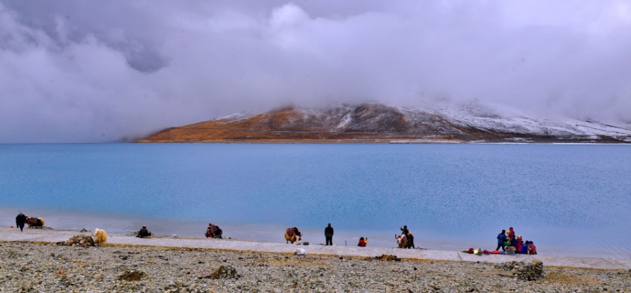 La primavera llega al lago Yamdrok