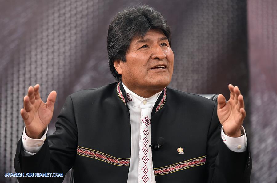 El presidente de Bolivia, Evo Morales, participa en una entrevista durante el programa televisivo "El Pueblo es Noticia", en La Paz, Bolivia, el 12 de agosto de 2018. El presidente de Bolivia, Evo Morales, propuso el domingo a quienes quieren hacer política y a los candidatos a la presidencia en los comicios de 2019, levantar el secreto bancario para mostrar a la población el origen de sus ingresos. (Xinhua/Enzo de Luca/ABI)