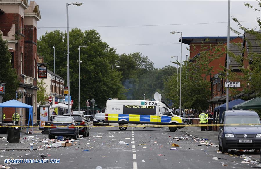 MANCHESTER, agosto 12, 2018 (Xinhua) -- Vista del sitio donde ocurrió un tiroteo masivo, en el área de Moss Side, Manchester, Reino Unido, el 12 de agosto de 2018. Un tiroteo masivo en la ciudad británica de Manchester ha dejado a 10 personas heridas la ma?ana del domingo, dijeron las autoridades locales. (Xinhua/Ed Sykes)