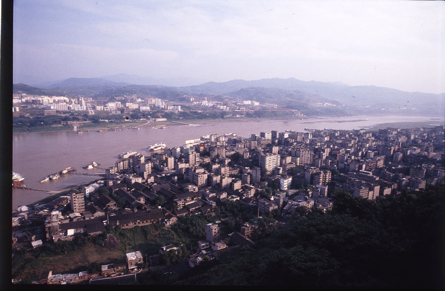 Zheng Ruishun, de 78 a?os , es un fotógrafo aficionado de Fengdu, Chongqing. Desde el inicio del proceso de reforma y apertura del país, iniciado en 1978, él ha estado registrando los cambios que ha experimentado su ciudad natal. [Foto proporcionada]