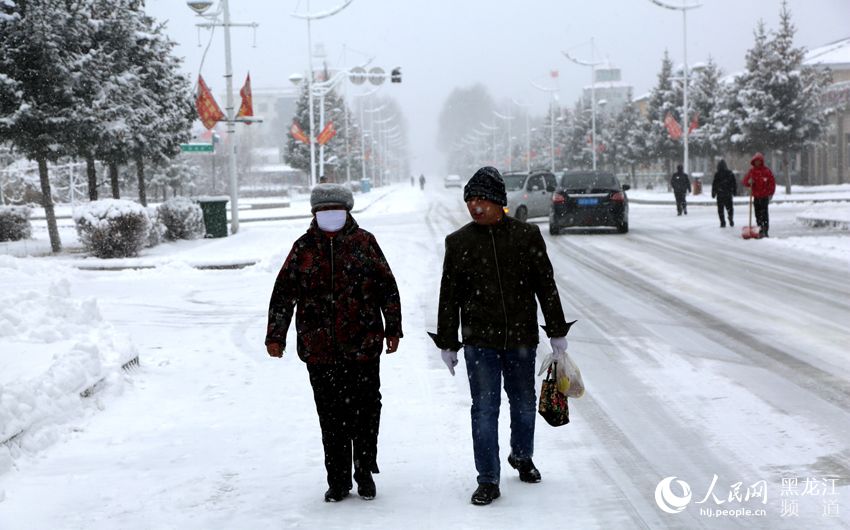 Cae nieve en la ciudad más fría de China