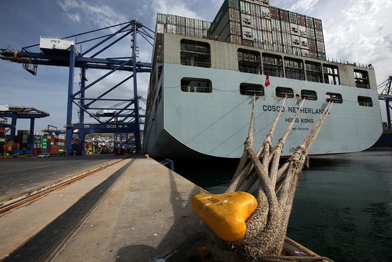 "COSCO Netherlands" atracado en el Puerto del Pireo, Grecia (Fuente: Agencia de Noticias Xinhua)