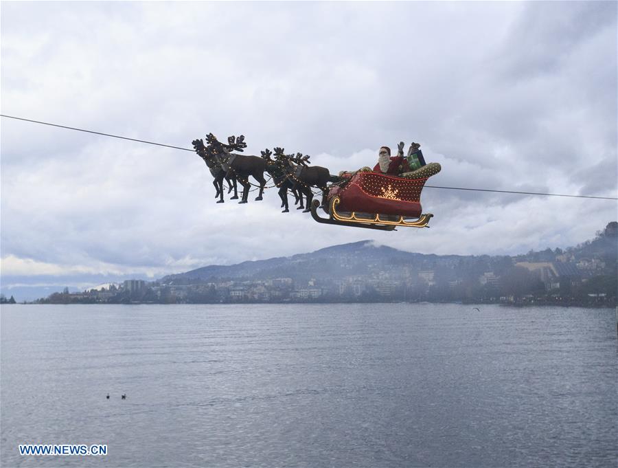 Un Papa Noel “volador” anima el mercado navide?o suizo