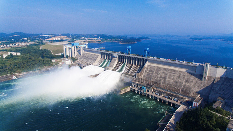 El 3 de junio, el embalse Danjiangkou, la primera fase del Proyecto de Trasvase de Agua Sur-Norte, lleva funcionando de forma segura 2.000 días sin interrupción, y el volumen de trasvase de agua acumulada ha excedido los 30.000 millones de metros cúbicos. Chen Huaping / Pueblo en Línea