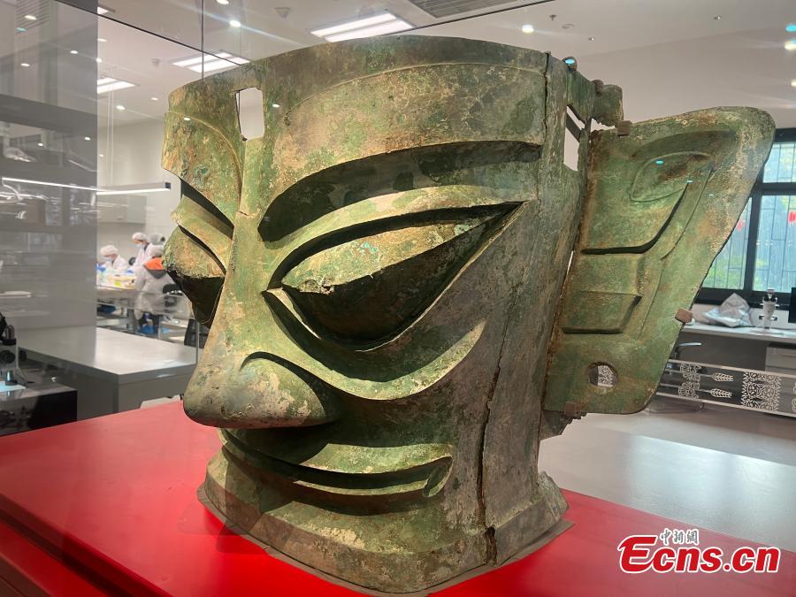 Abre al público la exposición de la máscara de bronce de Sanxingdui